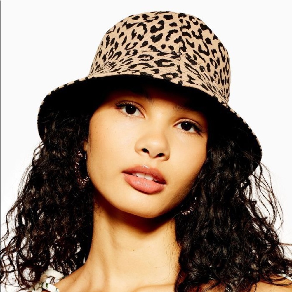 Leopard bucket hat